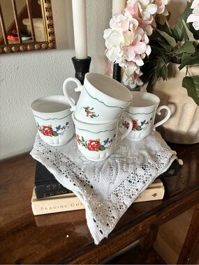 Vintage Arcopal France milk glass coffee cups  - Set of 4